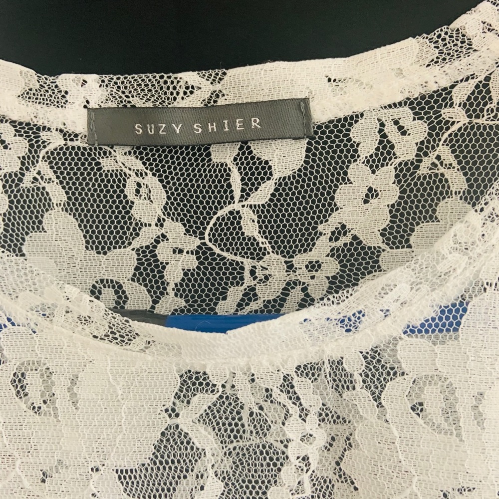 Lace dress - Picture 2 of 3